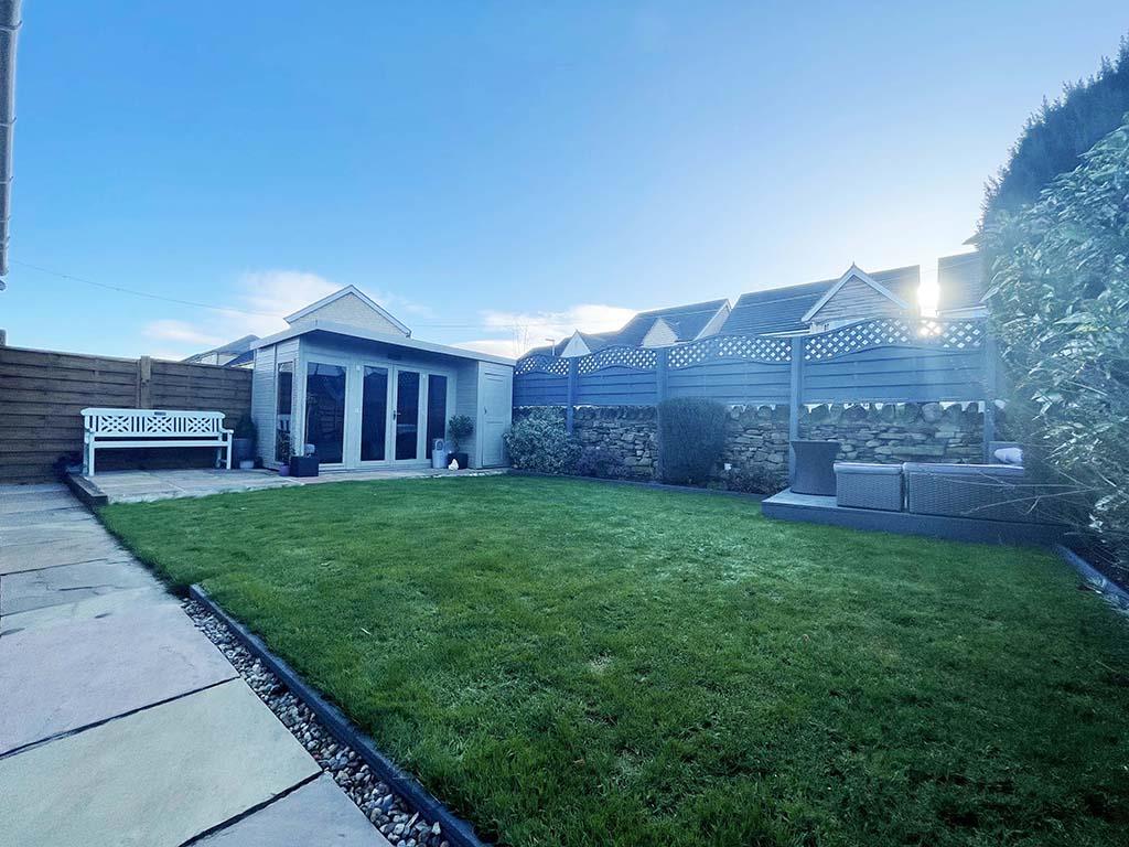 5 bedroom detached house For Sale in Steeton - Externally